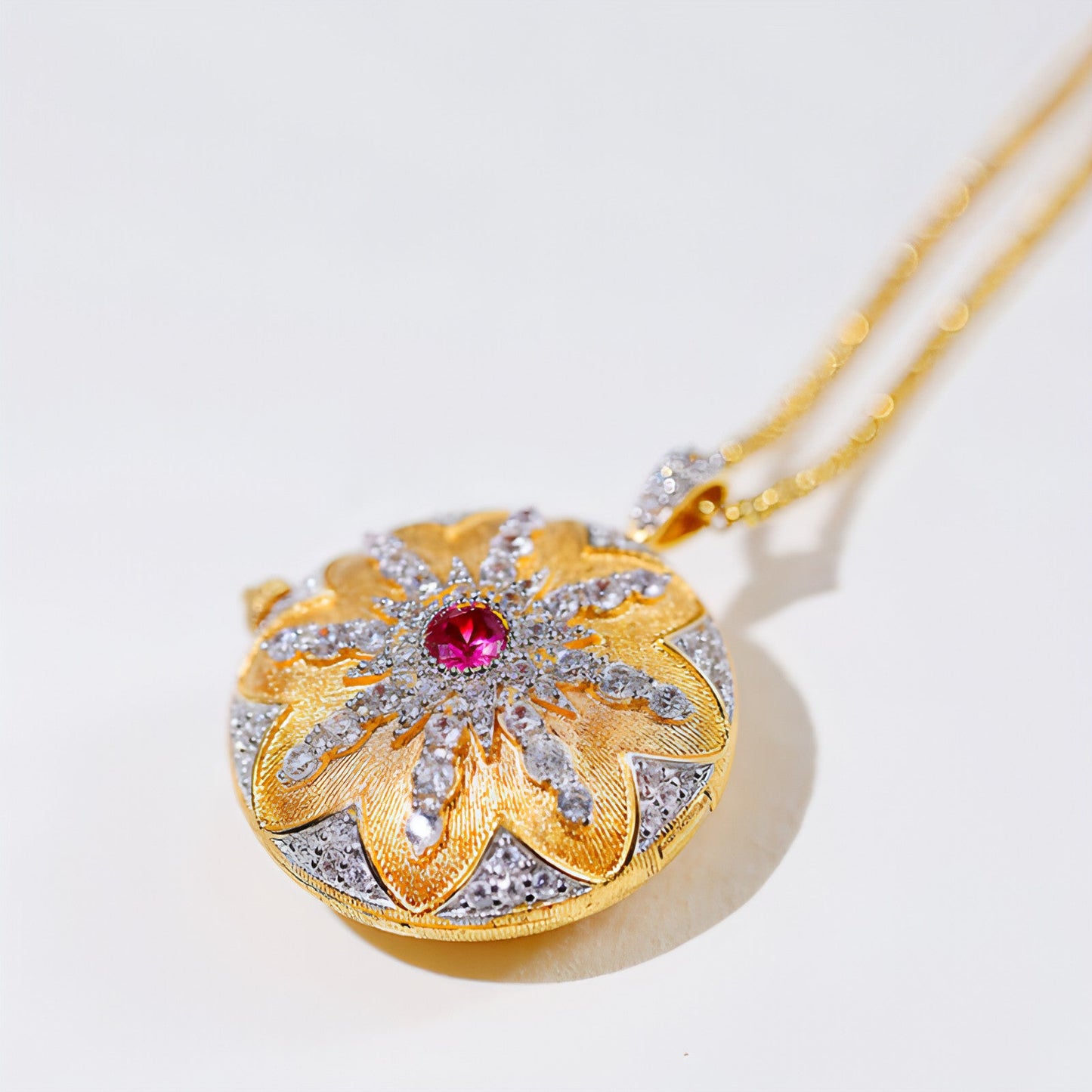 European American And Italian Craftsmanship Necklace Retro Palace