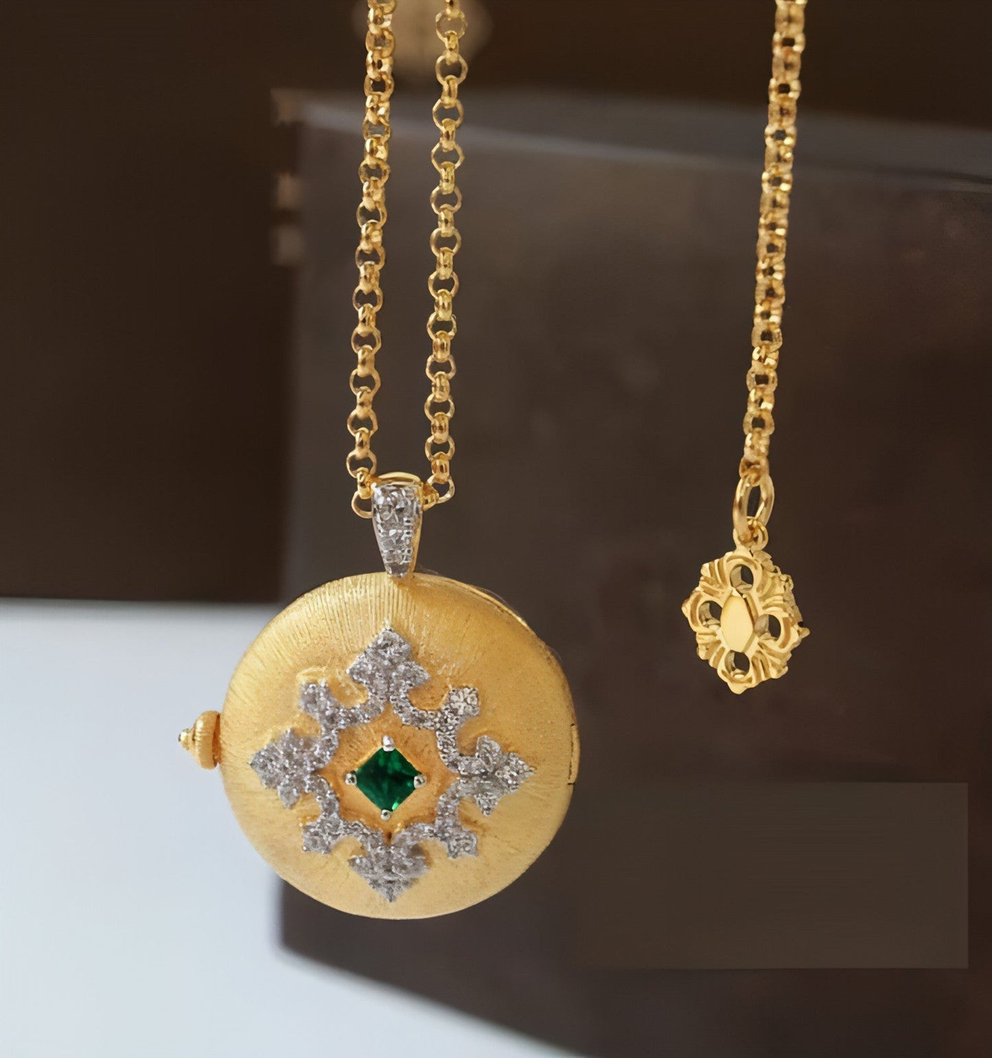 European American And Italian Craftsmanship Necklace Retro Palace